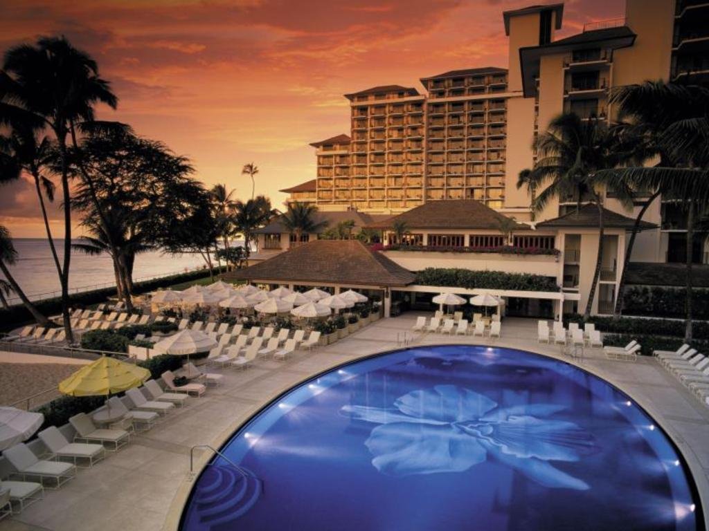 Halekulani Hotel Review 2026: A Luxurious Stay in Honolulu