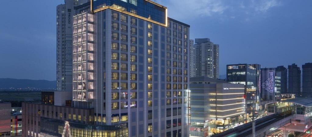 Isquare Hotel Stay Guide: Rooms, Facilities and Nearby Areas