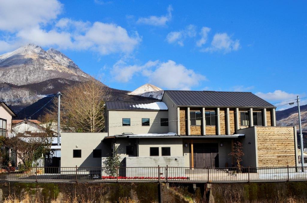 Yufuin Tsurunoyu Hotel Review 2026: Comfort and Convenience in Yufu