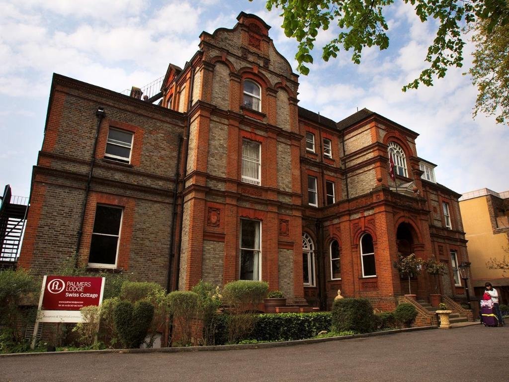Palmers Lodge: Swiss Cottage for First-Time Visitors – Location Insights and Room Details
