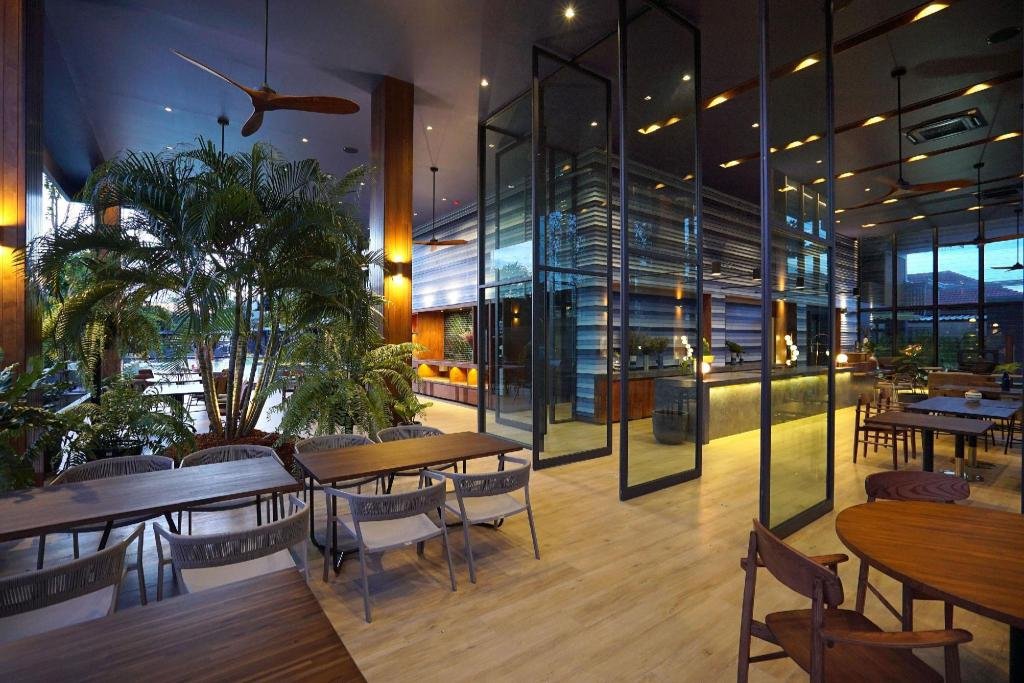 Seamira House for Short Stays: Location, Facilities and Booking Notes