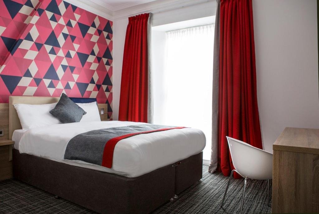 Four Points Flex by Sheraton Edinburgh: Perfect Stay for First-Time Visitors